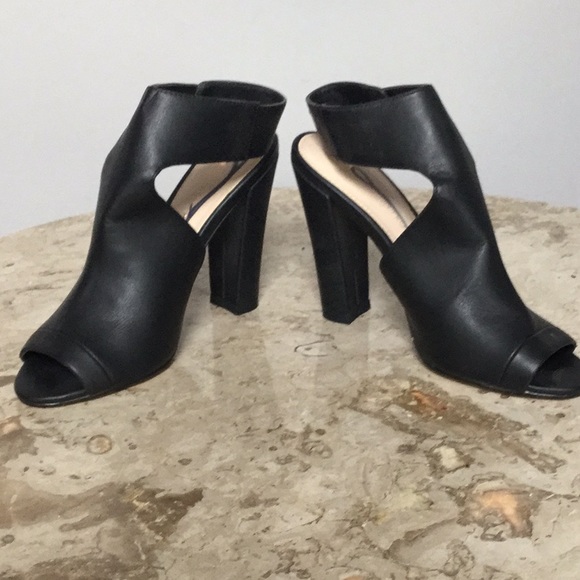 BOSTON PROPER BLACK BACK OUT HIGH HEELS - Picture 5 of 8